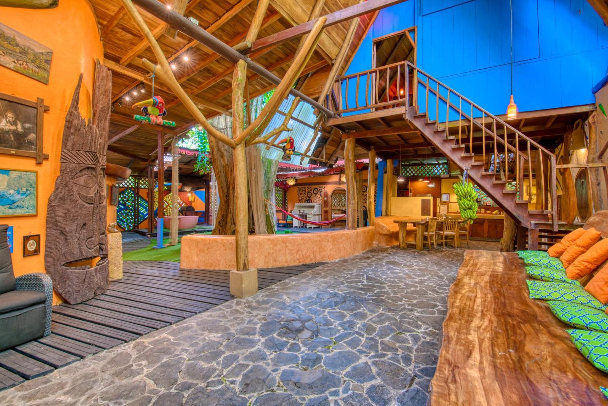 Tree House Beachfront Lodge *